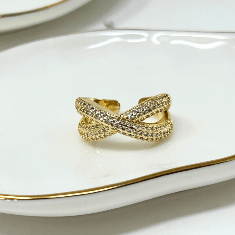Twisty Zirconia Gold Ring